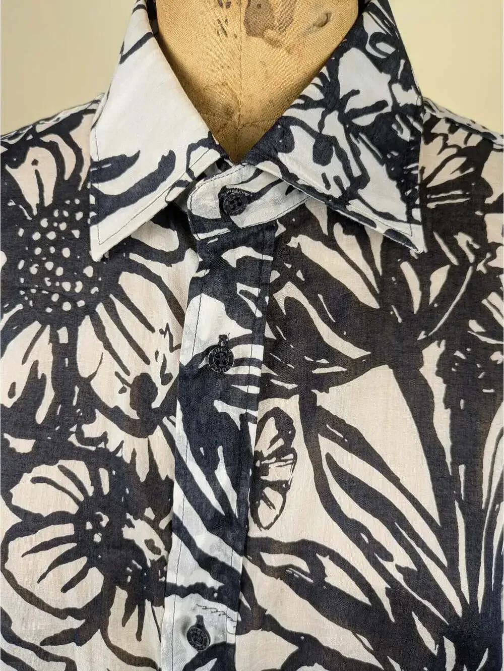 y2k Gucci mens cotton black white floral button down shirt